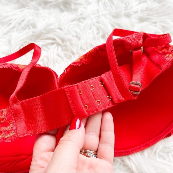 Victoria’s Secret | Red Lacy Push-up Bra - Picture 6 of 7